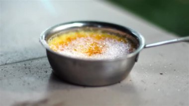 Lezzetli Fransız yakın tatlı krem Brulee