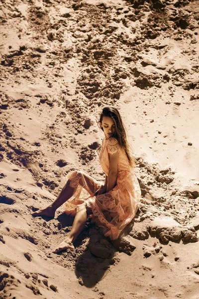 Sexy Lady Pink Dress Sits Sand Desert — Stock Photo, Image