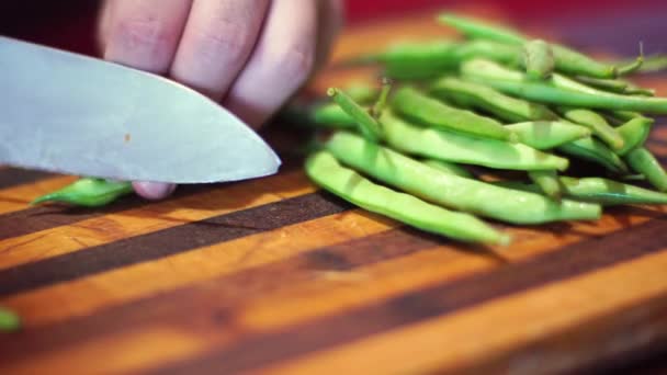 Man Cut Green Beans Close — Stock Video
