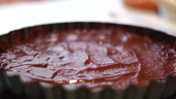 Закрыть шоколадный торт — стоковое видео