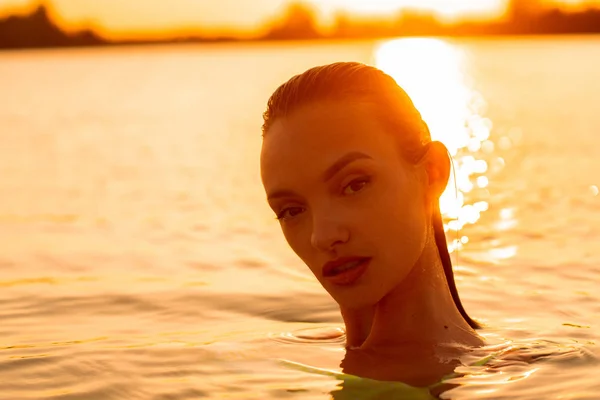 Young Sexual Lady Sea Warm Sunset — Stock Photo, Image