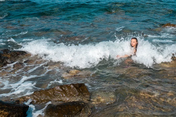 Happy Young Lady Swims Sea Summer Time — Stock Photo, Image