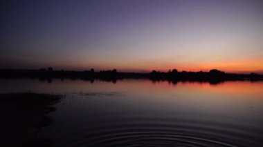 Gölde güzel bir gün batımı