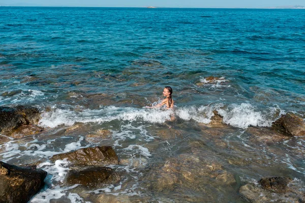 Cheerful Girl Sea Plavae — Stock Photo, Image