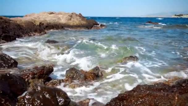 Schönheit Ozeanwellen Felsigen Küsten — Stockvideo