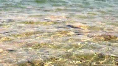 okyanus dalgaları sığ suda yakın çekim