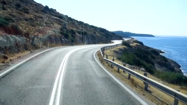 スローモーションで道路海岸の眺めを運転 — ストック動画