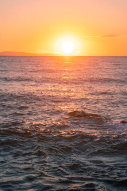 güzel sıcak yaz deniz günbatımı. Deniz on Sunset