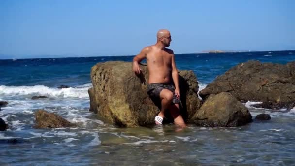 Young Handsome Man Rocky Beach — Stock Video