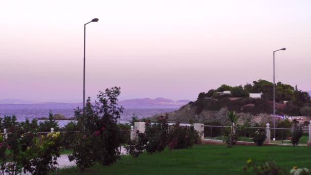 Belleza rosa amanecer en el mar — Vídeo de stock