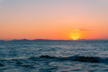 deniz kenarındaki sıcak yaz günbatımı güzellik