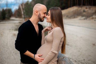 Güzel genç gelecekteki ebeveynler