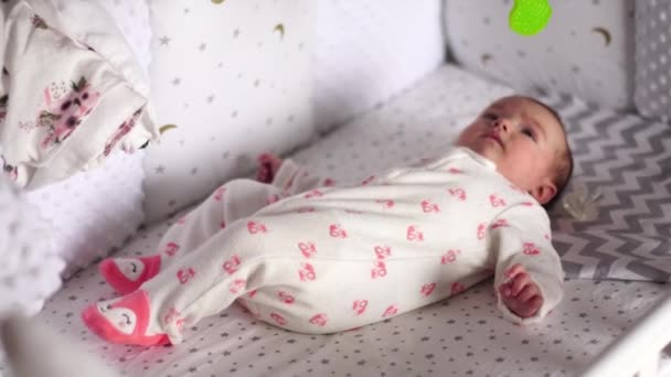 Söt härlig liten baby flicka — Stockvideo