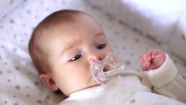 Linda niña encantadora bebé — Vídeos de Stock