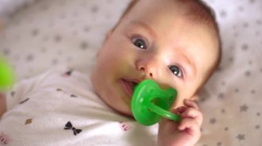 sevimli güzel küçük bebek kız