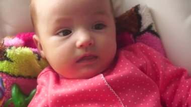 tatlı güzel küçük bebek kız