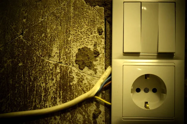 evde onarım, kablolama, soket, anahtar