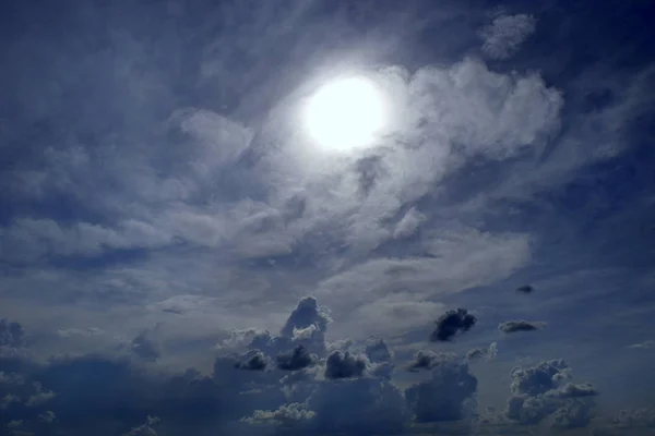 雲と太陽の抽象的な美しい画像 — ストック写真