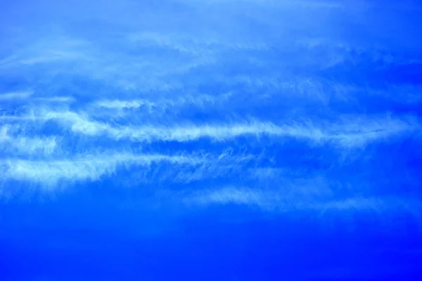 雲と青い美しい空の抽象的な写真 — ストック写真