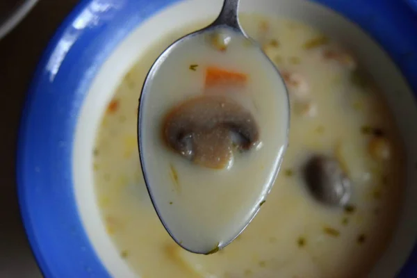 Cheese Soup Mushrooms Bowl Blue Border Focus Spoon — Stock Photo, Image