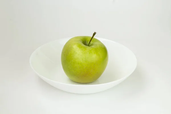 Green apple on white background — Stock Photo, Image