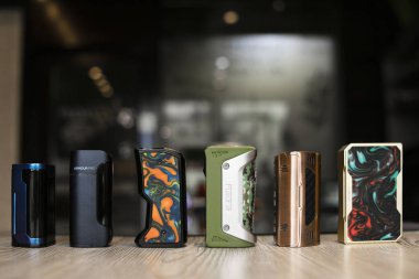 Tarihi: 01/08/2018, konum: Dhaka, Bangladesh.This olan bazı vape kurulum satırındaki şimdiki nesil vapers tarafından kullanılır.
