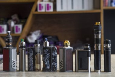 Tarihi: 27/03/2018, konum: Dhaka, Bangladesh.This olan bazı vape kurulum satırındaki şimdiki nesil vapers tarafından kullanılır.