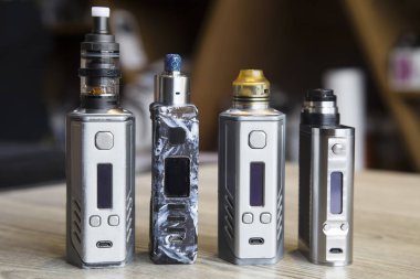 Tarihi: 27/03/2018, konum: Dhaka, Bangladesh.This olan bazı vape kurulum satırındaki şimdiki nesil vapers tarafından kullanılır.