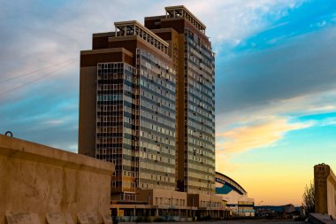 Waterfront arena Erofey şehir Habarovsk yakınındaki güzel günbatımı.
