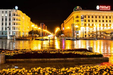 Habarovsk, Rusya - 13 Ağustos 2018: Lenin kare fener ışığı altında geceleri.