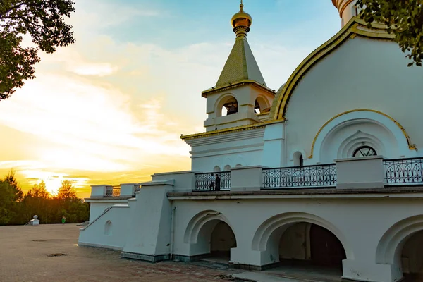 Vedere Frumoasă Timpul Apusului Soare Templul Serafim Sarov Din Orașul — Fotografie, imagine de stoc