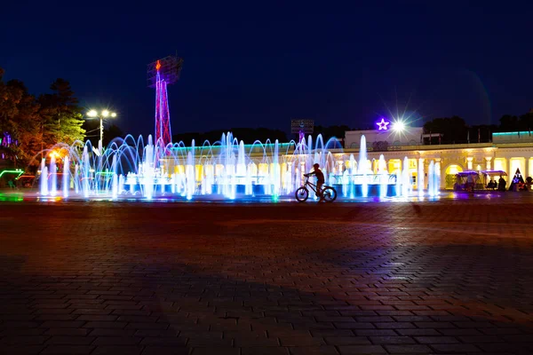 Bright Colorful Fountains Night Embankment Amur River City Khabarovsk Bright — Stock Photo, Image