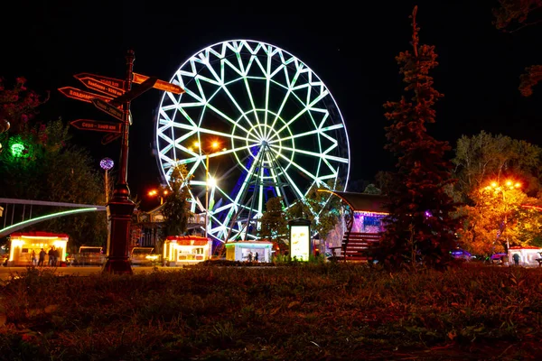 Roda Gigante Nas Margens Rio Amur Khabarovsk Contra Céu Noturno — Fotografia de Stock
