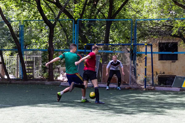 Чоловіки Грати Міні Футбол Зелений Штучна Трава — стокове фото