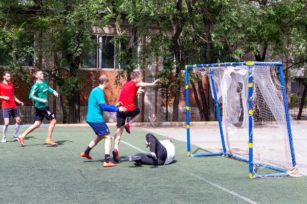 Millet Mini Futbol Yeşil Yapay Çim Üzerinde Oyun — Stok fotoğraf
