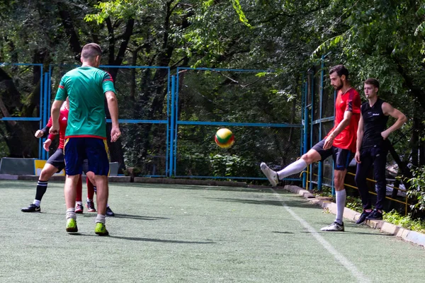 Millet Mini Futbol Yeşil Yapay Çim Üzerinde Oyun — Stok fotoğraf