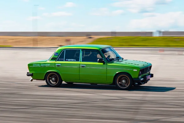 Voiture Couleur Vert Vif Production Russe Dérive Grande Vitesse — Photo