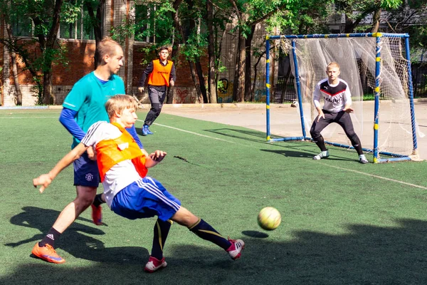 Russie Khabarovsk Août 2018 Jeu Football Domestique Rue Les Jeunes — Photo