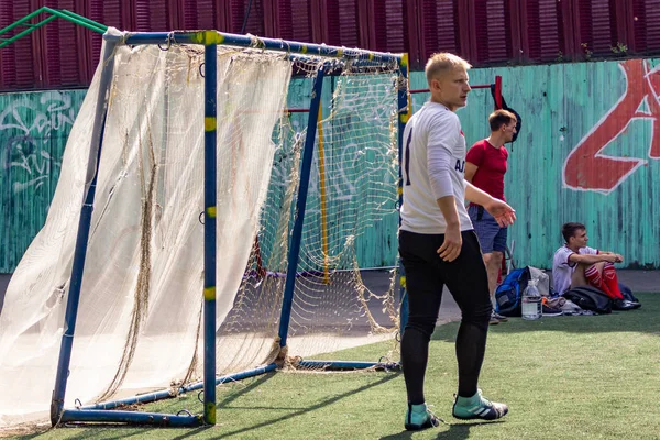 Russia Khabarovsk Aug 2018 Street Domestic Playing Soccer Young Guys — Stock Photo, Image