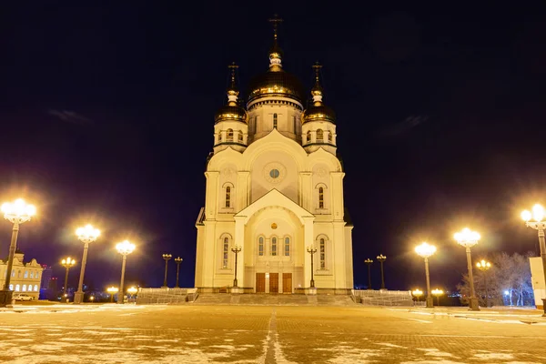 Spaso-Preobrazhensky Cathedral in Khabarovsk at night. — Stock Photo, Image