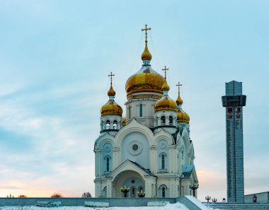 Habarovsk, Rusya - 30 Aralık 2018: Spaso-Preobrazhensky Katedrali Khabarovsk gecenin içinde.