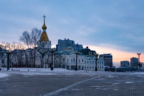 Khabarovsk, Rusia - 30 de diciembre de 2018: Catedral de Spaso-Preobrazhensky en Khabarovsk por la mañana . —  Fotos de Stock