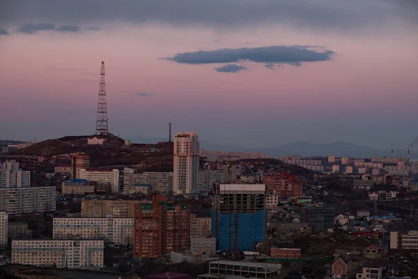Panoramic view of the city of Vladivostok against the sunset. — Stock Photo, Image