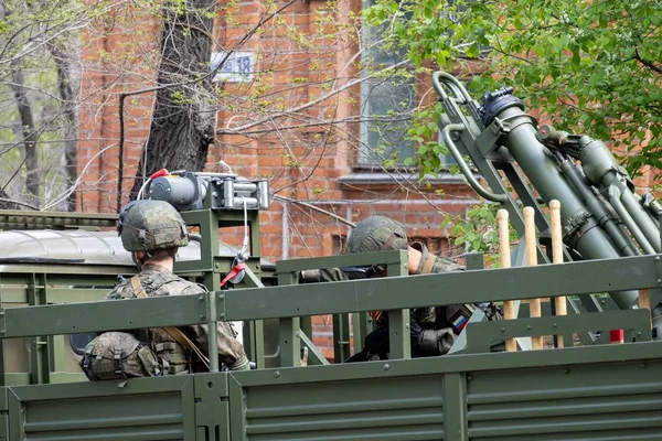 Khabarovsk, Ryssland-maj 9, 2019: segerdagsberöm. Seger i andra världskriget. Militär utrustning är på gatorna väntar på parad. — Stockfoto