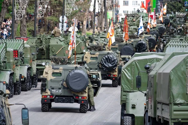 Khabarovsk, Ryssland-maj 9, 2019: segerdagsberöm. Seger i andra världskriget. Militär utrustning är på gatorna väntar på parad. — Stockfoto