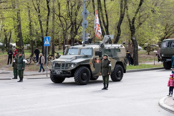 Χαμπάροφσκ, Ρωσία-9 Μαΐου 2019: εορτασμός της ημέρας της νίκης. Νίκη στον β ' Παγκόσμιο πόλεμο. Ο στρατιωτικός εξοπλισμός είναι στους δρόμους και περιμένει την παρέλαση.. — Φωτογραφία Αρχείου