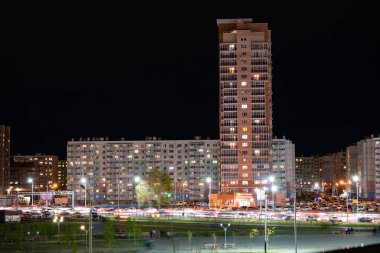 Khabarovsk, Rusya - 09 Mayıs 2019: Arena'nın merkezinde ki ev Erofey gecesi.
