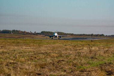 Khabarovsk, Rusya - 29 Eylül 2018: Airbus A319-100 Vp-Buo Aurora havayolu, Khabarovsk havaalanına indi.