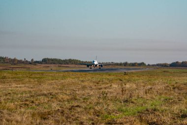 Khabarovsk, Rusya - 29 Eylül 2018: Airbus A319-100 Vp-Buo Aurora havayolu, Khabarovsk havaalanına indi.