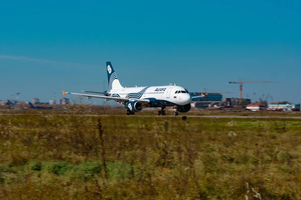 Khabarovsk, Rusko-září 29, 2018: Airbus A319 – 100 VP-BWA uzavření letecké společnosti Aurora — Stock fotografie